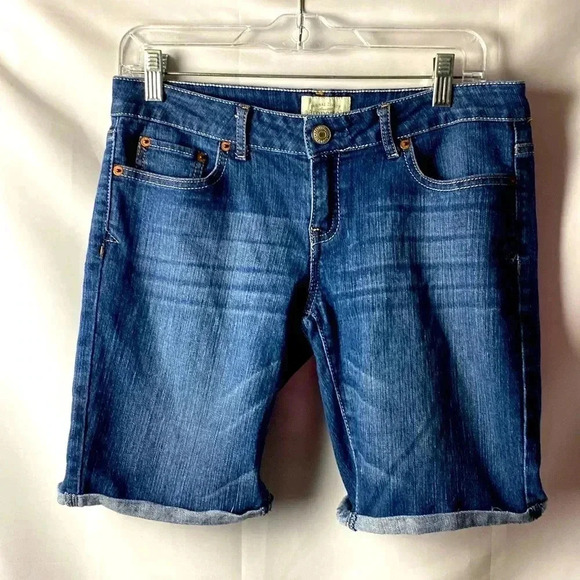 AEROPOSTALE JUNIOR SIZE  7/8 JEAN SHORTS GOOD CLEAN CONDITION 9” INSEAM - Picture 1 of 11
